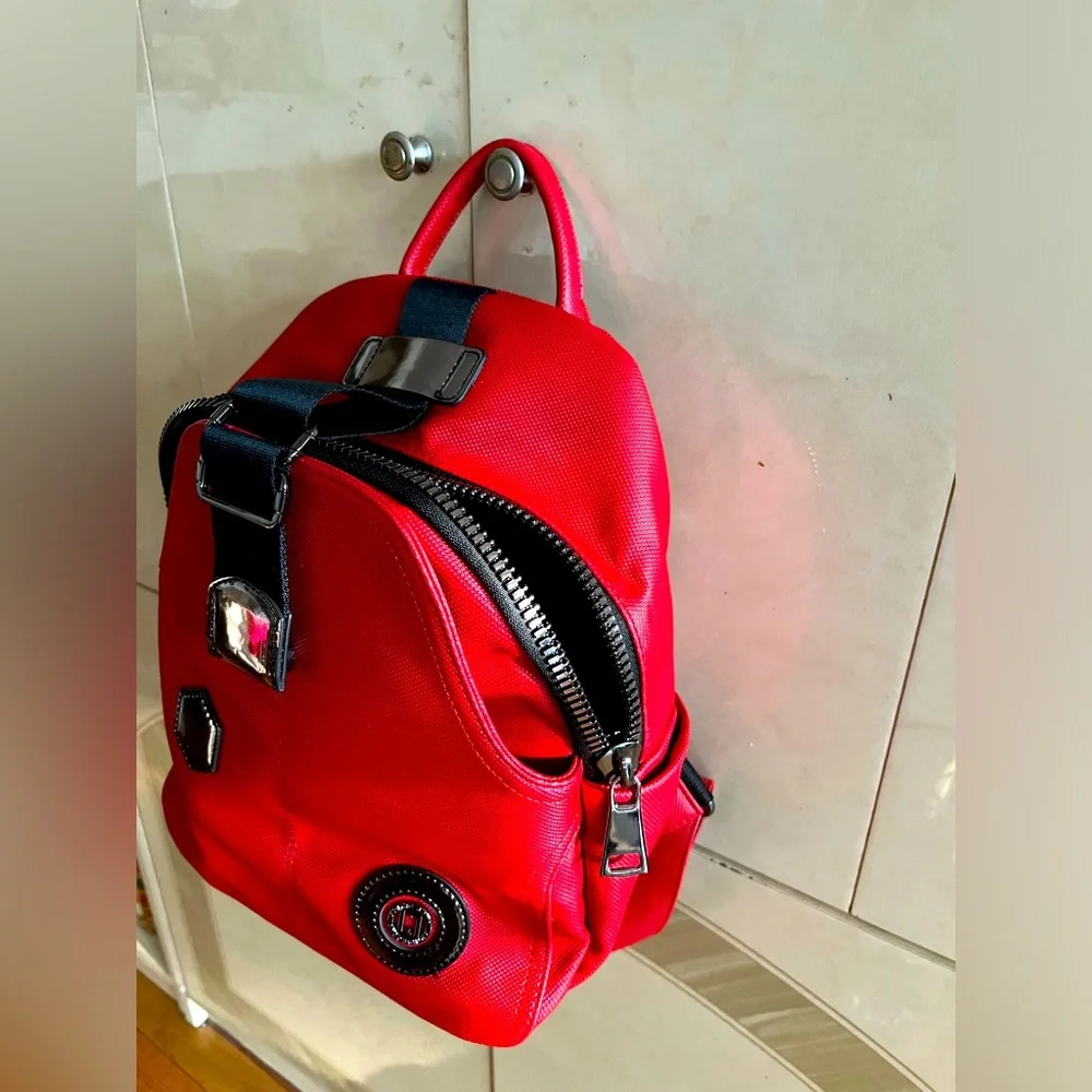 ARMISE GOLD elegant design red and black backpack.